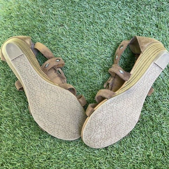 Minnetonka Tan Merriam Fringe Studded Gladiator Wedge Suede Sandals Size 7 - Picture 4 of 8